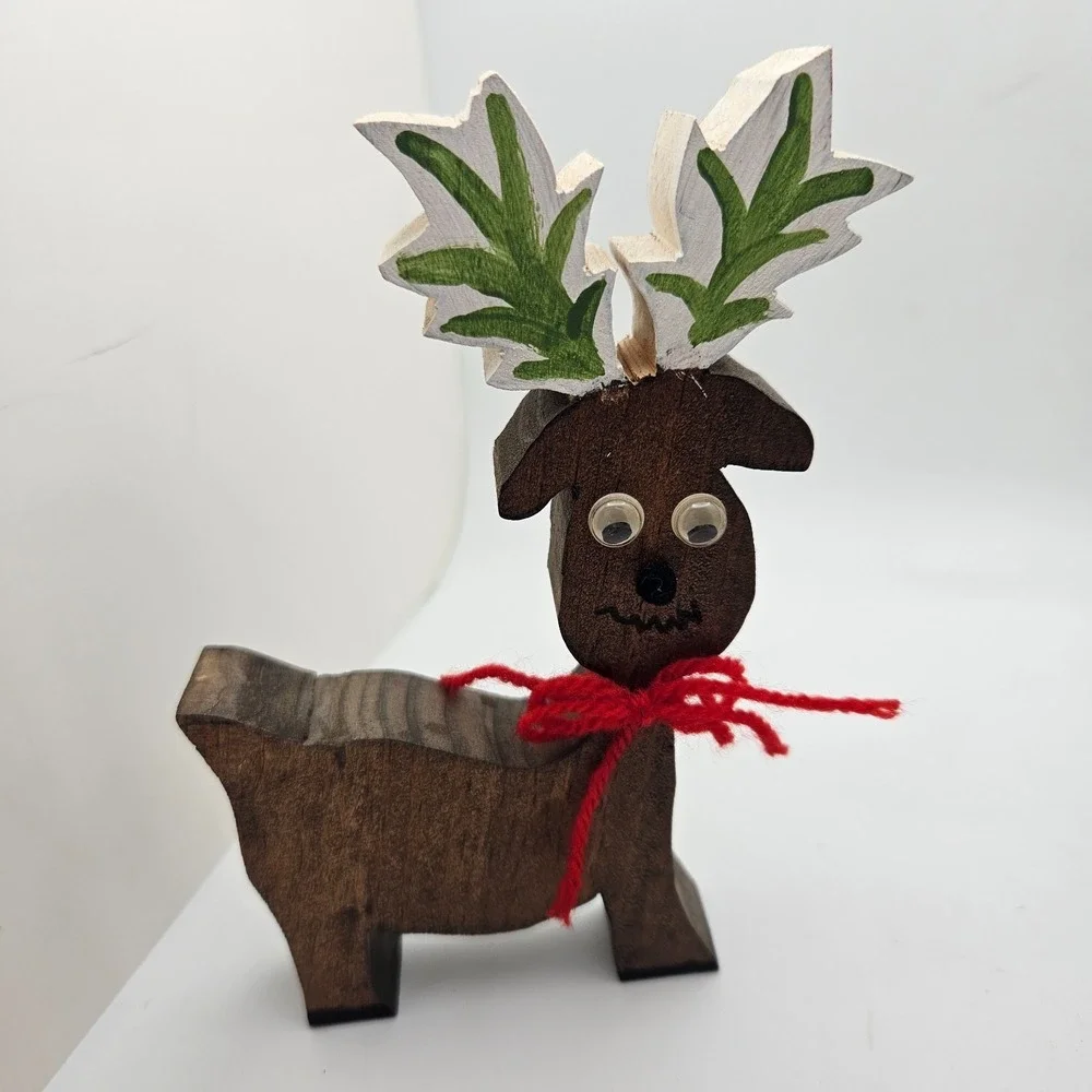 Vintage Wooden Reindeer Christmas Figurines Set of 4‎ Hand Painted Folk Art